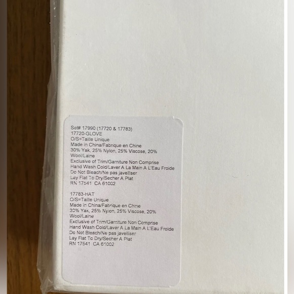 UGG shimmer cable knit arm warmer & pom beanie set/ black metallic NWT (box) - Picture 4 of 5